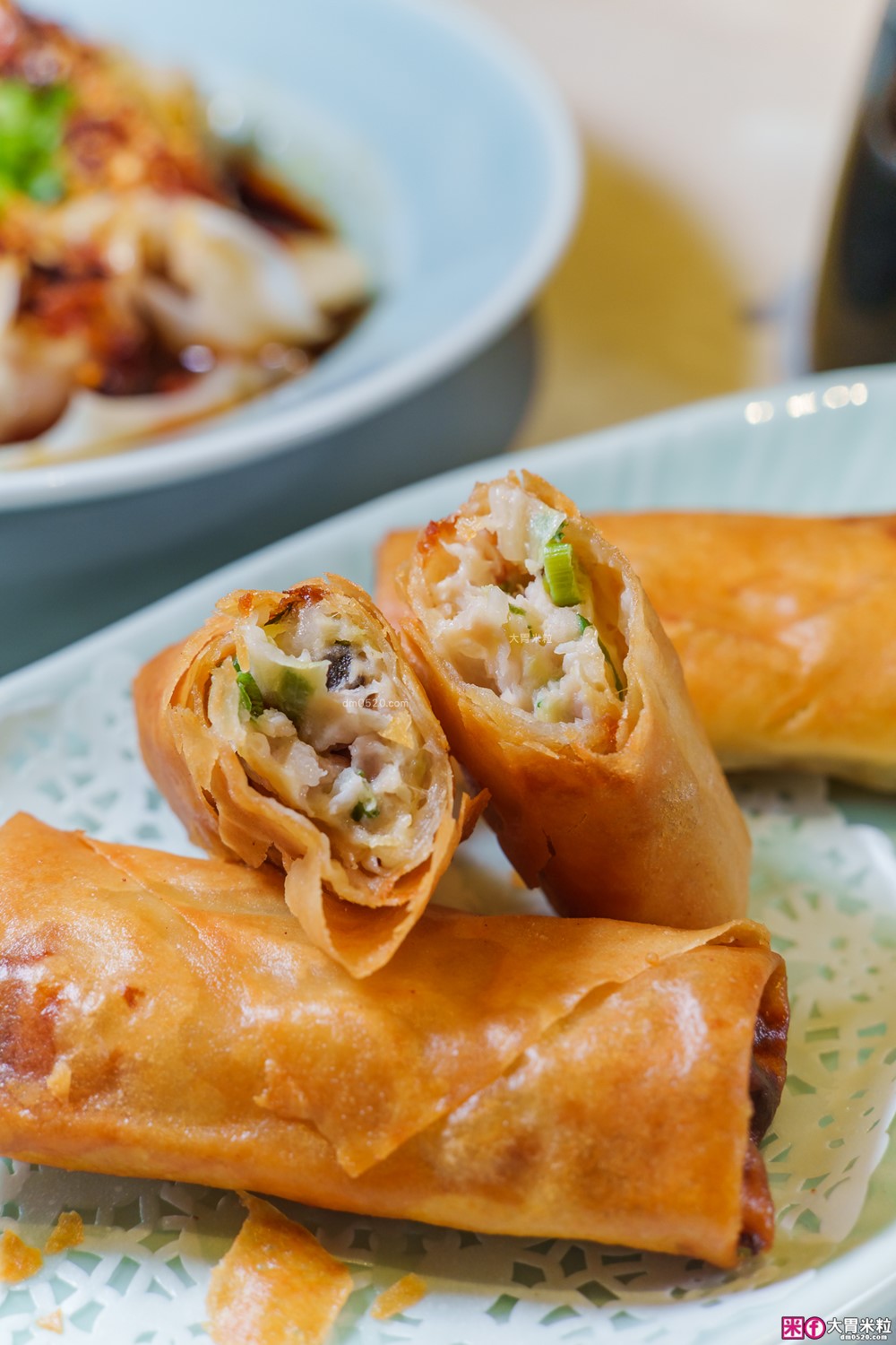 湯包控快衝！高雄人氣湯包插旗台北DreamPlaza百貨│招牌小籠湯包18摺手工現包一咬就爆汁！「漢來上海湯包」