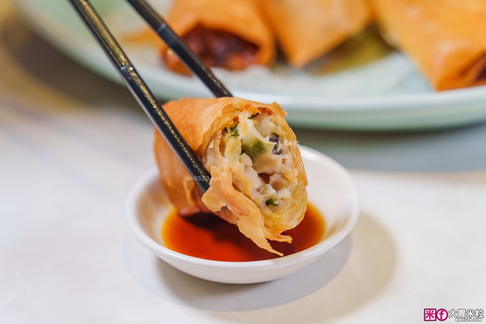 湯包控快衝！高雄人氣湯包插旗台北DreamPlaza百貨│招牌小籠湯包18摺手工現包一咬就爆汁！「漢來上海湯包」