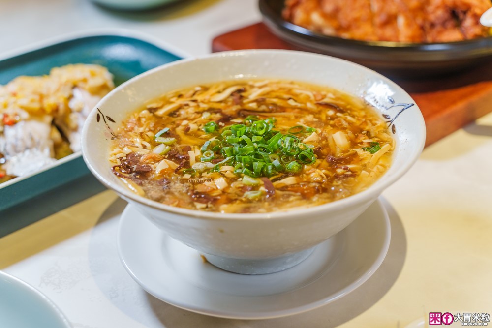 湯包控快衝！高雄人氣湯包插旗台北DreamPlaza百貨│招牌小籠湯包18摺手工現包一咬就爆汁！「漢來上海湯包」