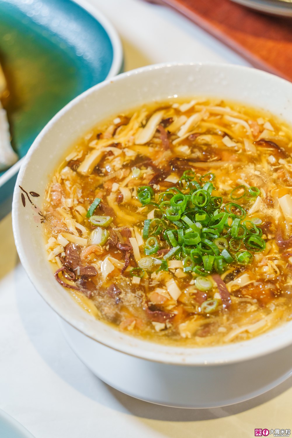 湯包控快衝！高雄人氣湯包插旗台北DreamPlaza百貨│招牌小籠湯包18摺手工現包一咬就爆汁！「漢來上海湯包」