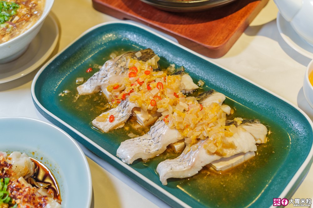 湯包控快衝！高雄人氣湯包插旗台北DreamPlaza百貨│招牌小籠湯包18摺手工現包一咬就爆汁！「漢來上海湯包」