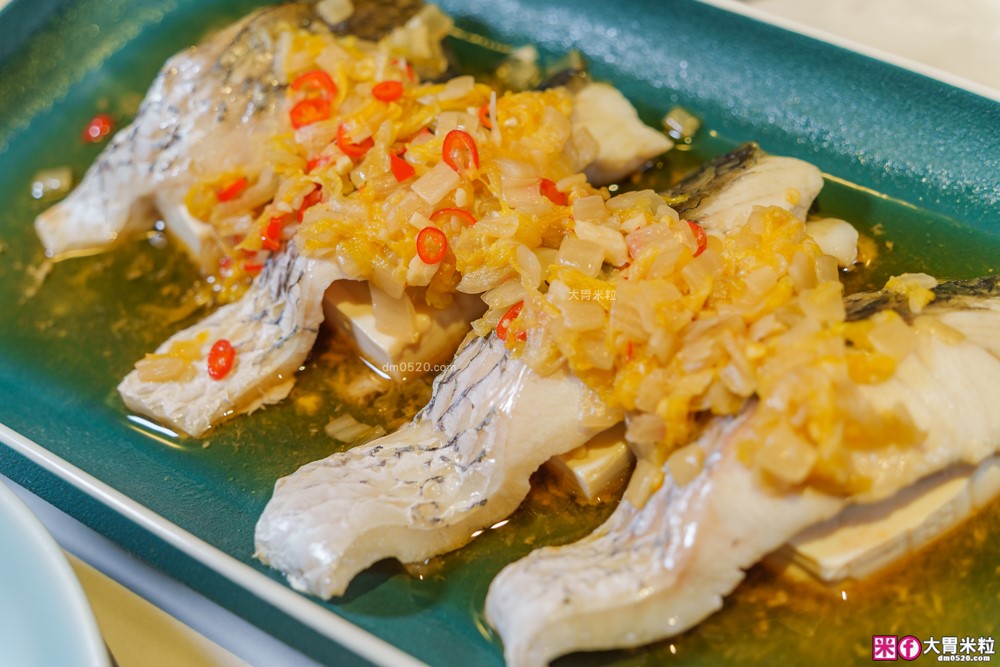 湯包控快衝！高雄人氣湯包插旗台北DreamPlaza百貨│招牌小籠湯包18摺手工現包一咬就爆汁！「漢來上海湯包」