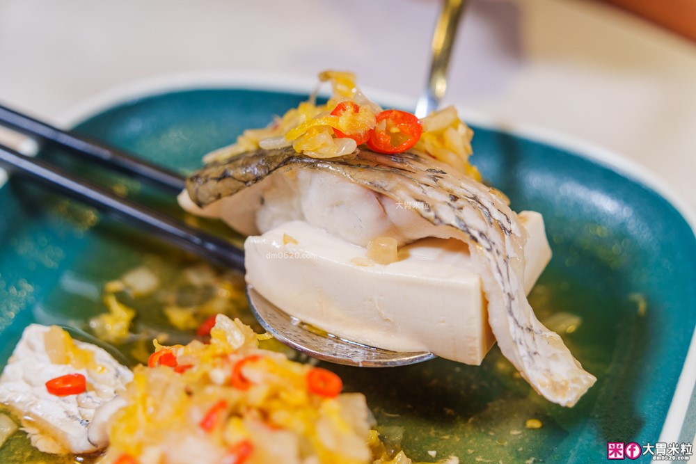 湯包控快衝！高雄人氣湯包插旗台北DreamPlaza百貨│招牌小籠湯包18摺手工現包一咬就爆汁！「漢來上海湯包」