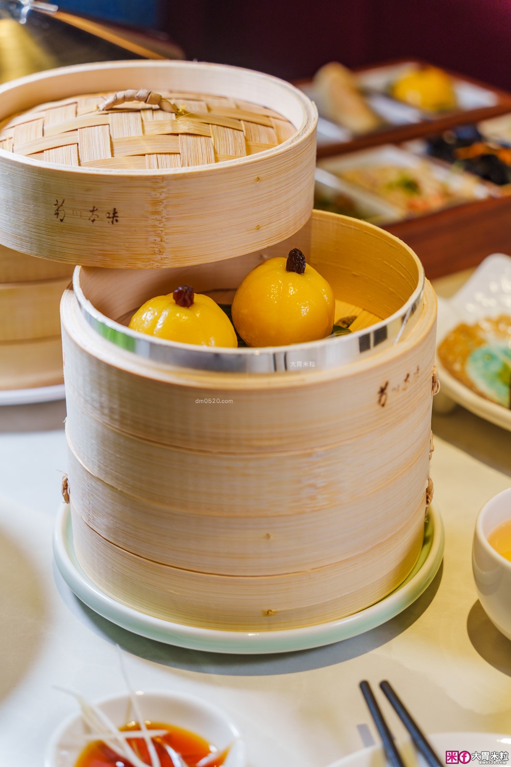 湯包控快衝！高雄人氣湯包插旗台北DreamPlaza百貨│招牌小籠湯包18摺手工現包一咬就爆汁！「漢來上海湯包」