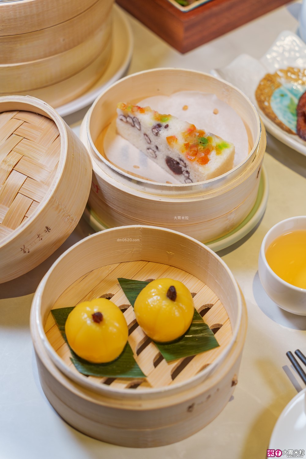 湯包控快衝！高雄人氣湯包插旗台北DreamPlaza百貨│招牌小籠湯包18摺手工現包一咬就爆汁！「漢來上海湯包」