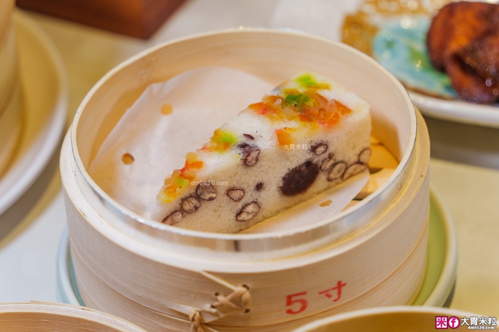 湯包控快衝！高雄人氣湯包插旗台北DreamPlaza百貨│招牌小籠湯包18摺手工現包一咬就爆汁！「漢來上海湯包」