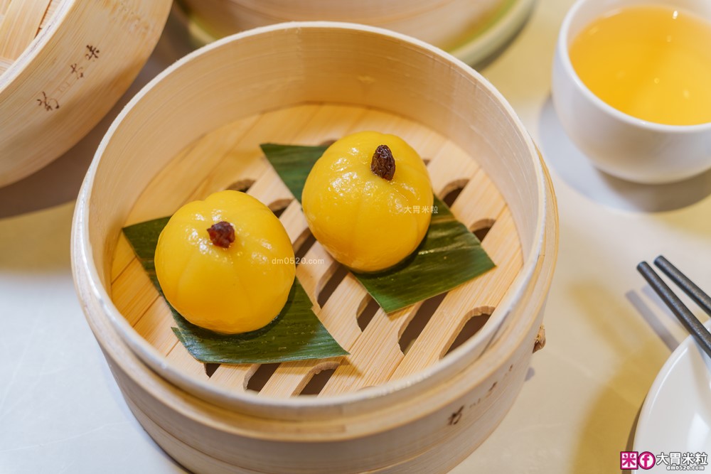 湯包控快衝！高雄人氣湯包插旗台北DreamPlaza百貨│招牌小籠湯包18摺手工現包一咬就爆汁！「漢來上海湯包」