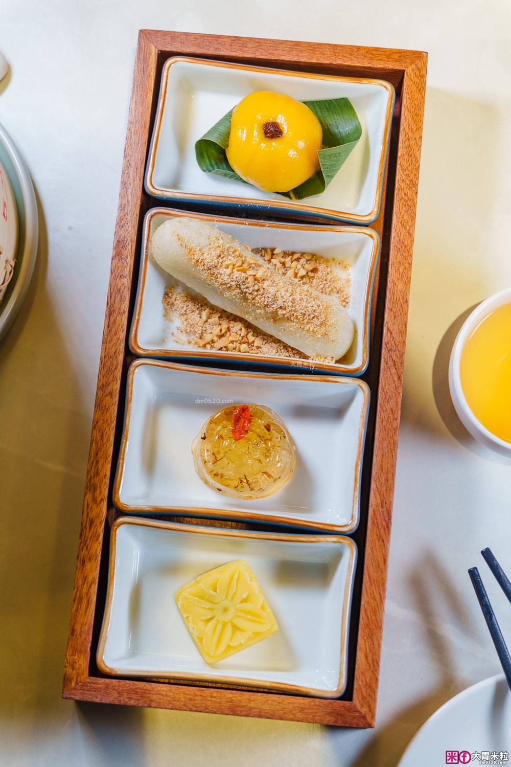 湯包控快衝！高雄人氣湯包插旗台北DreamPlaza百貨│招牌小籠湯包18摺手工現包一咬就爆汁！「漢來上海湯包」