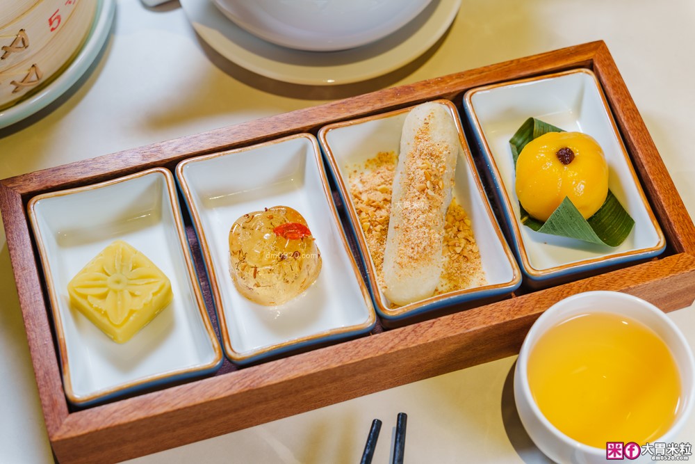 湯包控快衝！高雄人氣湯包插旗台北DreamPlaza百貨│招牌小籠湯包18摺手工現包一咬就爆汁！「漢來上海湯包」