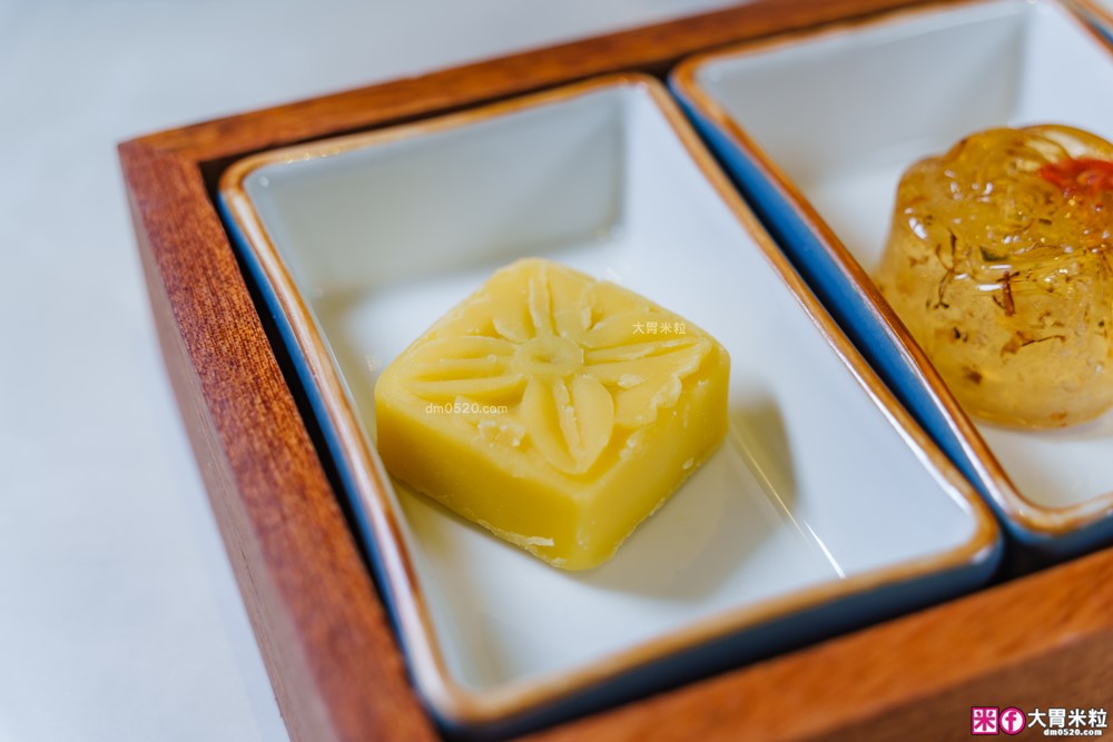 湯包控快衝！高雄人氣湯包插旗台北DreamPlaza百貨│招牌小籠湯包18摺手工現包一咬就爆汁！「漢來上海湯包」