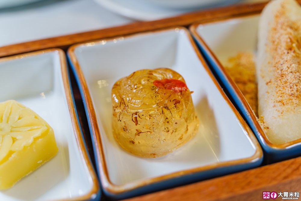 湯包控快衝！高雄人氣湯包插旗台北DreamPlaza百貨│招牌小籠湯包18摺手工現包一咬就爆汁！「漢來上海湯包」