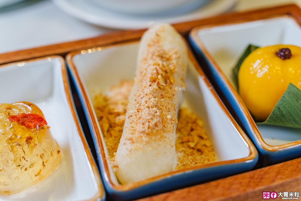 湯包控快衝！高雄人氣湯包插旗台北DreamPlaza百貨│招牌小籠湯包18摺手工現包一咬就爆汁！「漢來上海湯包」