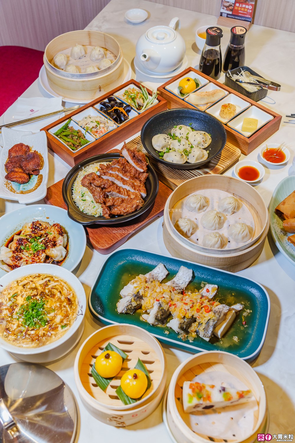 湯包控快衝！高雄人氣湯包插旗台北DreamPlaza百貨│招牌小籠湯包18摺手工現包一咬就爆汁！「漢來上海湯包」