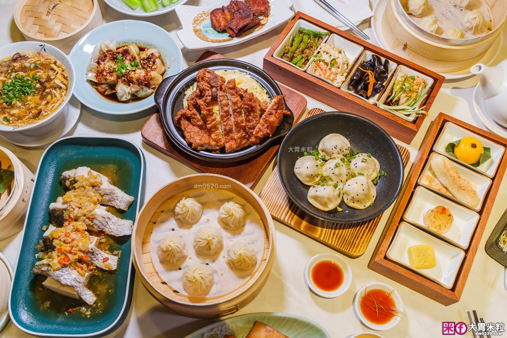 湯包控快衝！高雄人氣湯包插旗台北DreamPlaza百貨│招牌小籠湯包18摺手工現包一咬就爆汁！「漢來上海湯包」