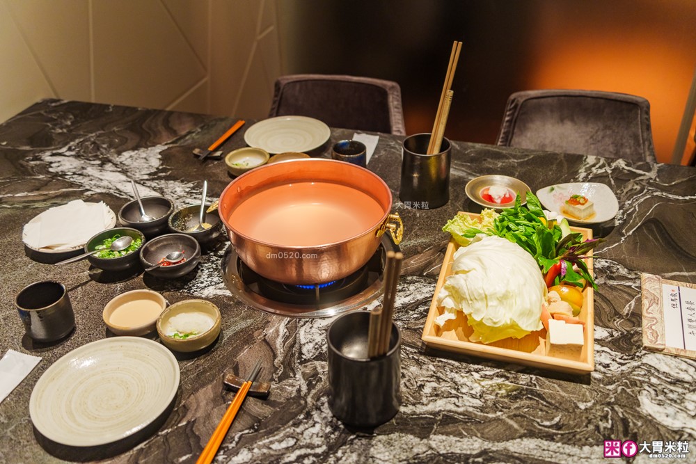 台北米其林火鍋推薦「文華精品 但馬家涮涮鍋」超值午間雙人套餐6折就能開吃,打卡加送澎湖牡蠣(平日限定) 台北米其林火鍋推薦「文華精品 但馬家涮涮鍋」超值午間雙人套餐6折就能開吃,打卡加送澎湖牡蠣(平日限定)