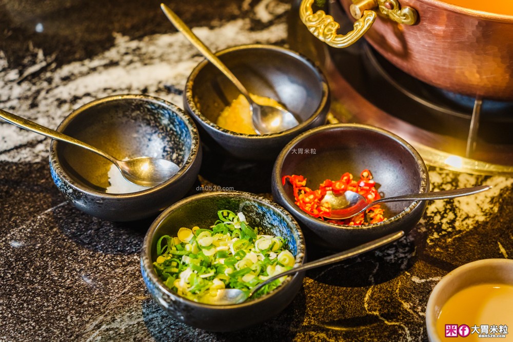 台北米其林火鍋推薦「文華精品 但馬家涮涮鍋」超值午間雙人套餐6折就能開吃,打卡加送澎湖牡蠣(平日限定) 台北米其林火鍋推薦「文華精品 但馬家涮涮鍋」超值午間雙人套餐6折就能開吃,打卡加送澎湖牡蠣(平日限定)