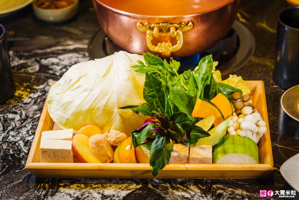 台北米其林火鍋推薦「文華精品 但馬家涮涮鍋」超值午間雙人套餐6折就能開吃,打卡加送澎湖牡蠣(平日限定) 台北米其林火鍋推薦「文華精品 但馬家涮涮鍋」超值午間雙人套餐6折就能開吃,打卡加送澎湖牡蠣(平日限定)