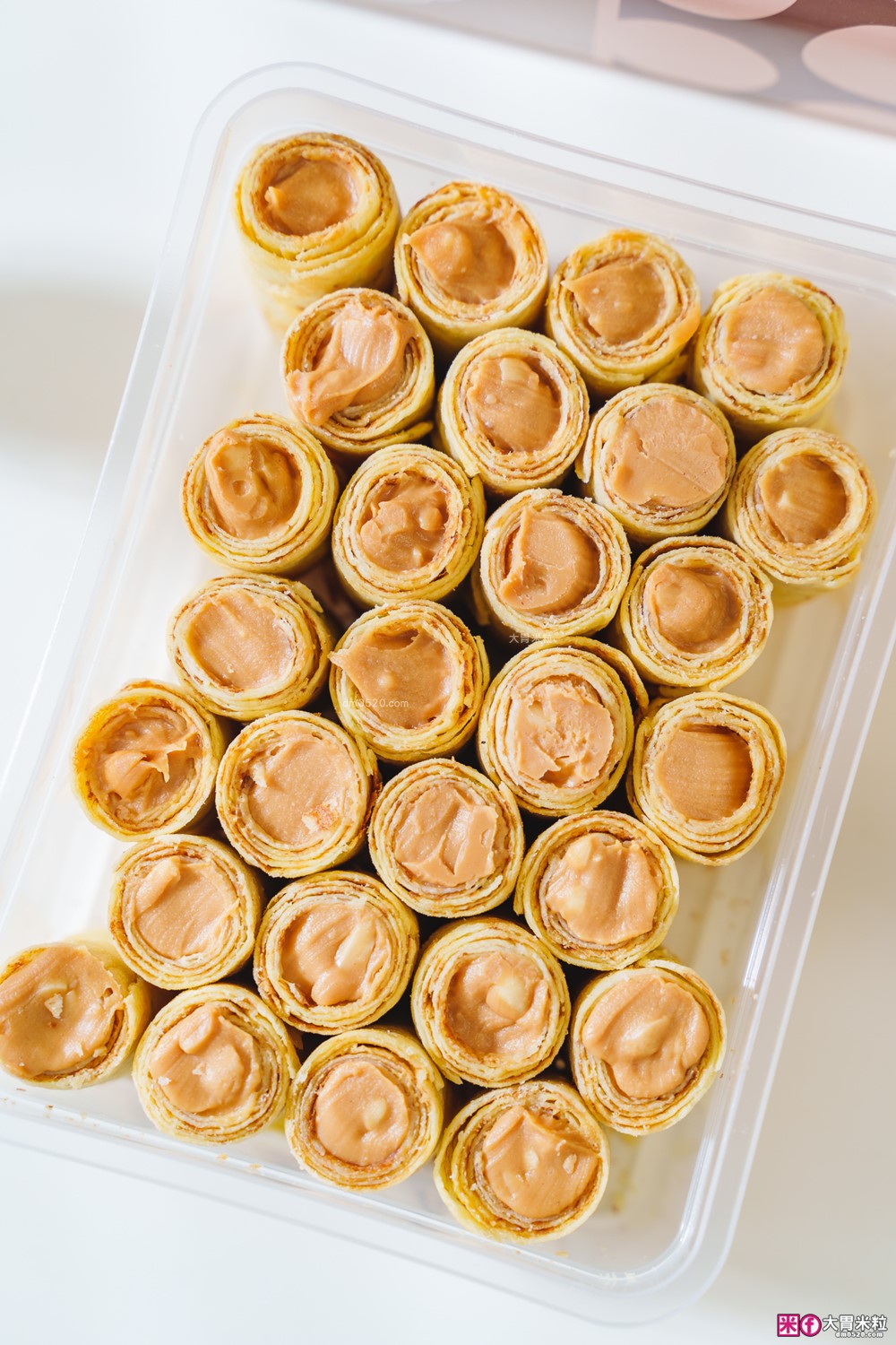 台中中秋禮盒開箱「Kris克里酥 花生+肉鬆爆餡蛋捲禮盒」酥脆爆漿~滿嘴蛋香一次滿足│宅配團購蛋捲推薦│中秋禮盒推薦2025