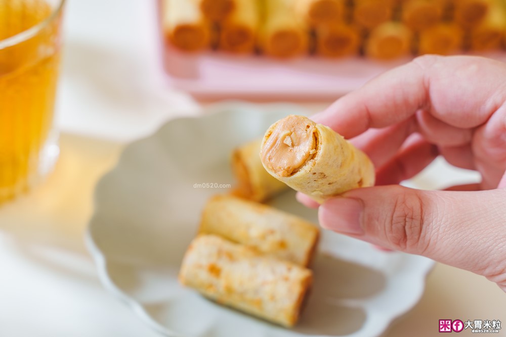 台中中秋禮盒開箱「Kris克里酥 花生+肉鬆爆餡蛋捲禮盒」酥脆爆漿~滿嘴蛋香一次滿足│宅配團購蛋捲推薦│中秋禮盒推薦2025