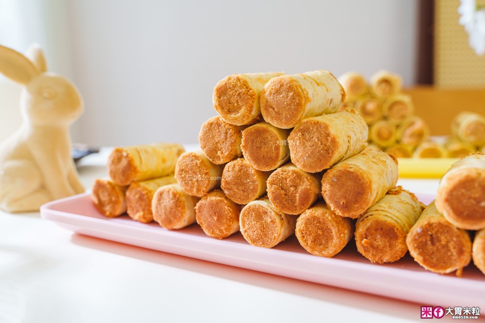 台中中秋禮盒開箱「Kris克里酥 花生+肉鬆爆餡蛋捲禮盒」酥脆爆漿~滿嘴蛋香一次滿足│宅配團購蛋捲推薦│中秋禮盒推薦2025