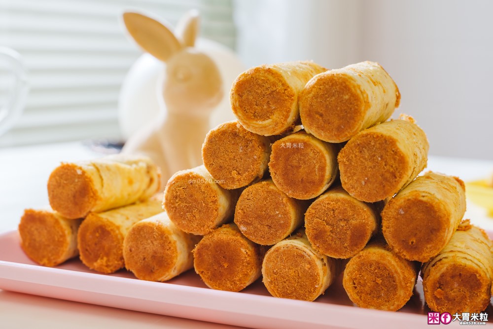 台中中秋禮盒開箱「Kris克里酥 花生+肉鬆爆餡蛋捲禮盒」酥脆爆漿~滿嘴蛋香一次滿足│宅配團購蛋捲推薦│中秋禮盒推薦2025