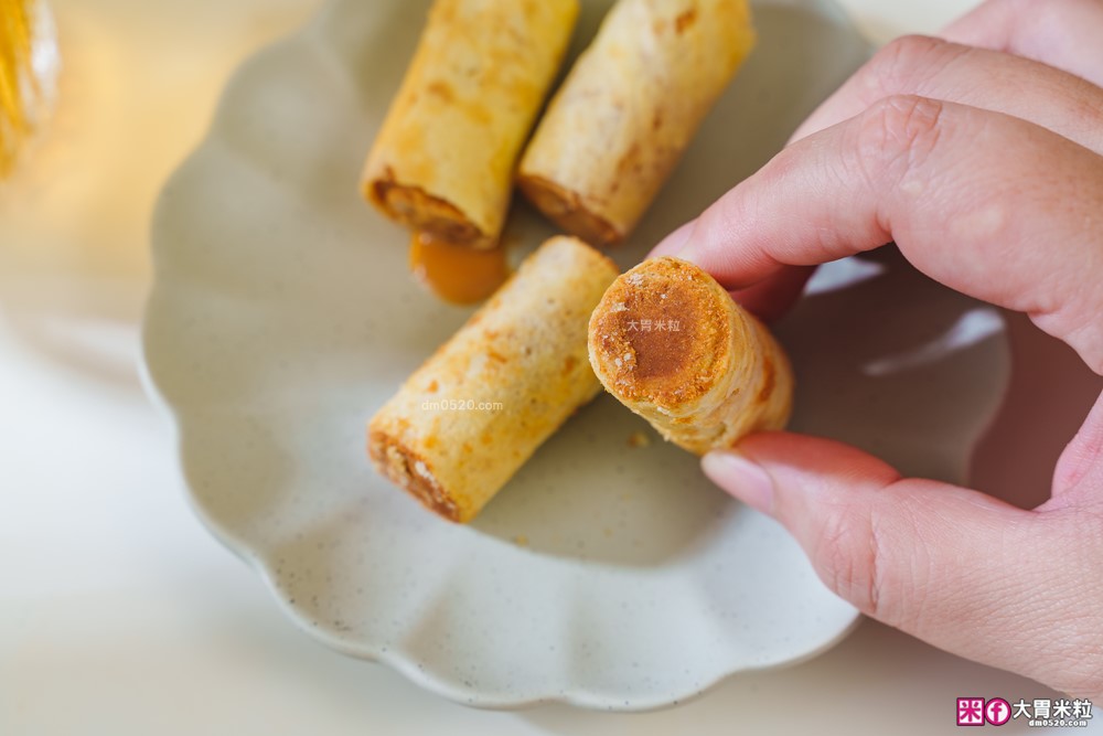 台中中秋禮盒開箱「Kris克里酥 花生+肉鬆爆餡蛋捲禮盒」酥脆爆漿~滿嘴蛋香一次滿足│宅配團購蛋捲推薦│中秋禮盒推薦2025