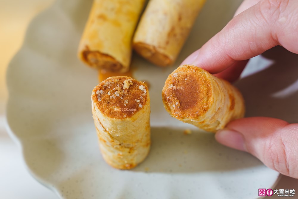 台中中秋禮盒開箱「Kris克里酥 花生+肉鬆爆餡蛋捲禮盒」酥脆爆漿~滿嘴蛋香一次滿足│宅配團購蛋捲推薦│中秋禮盒推薦2025