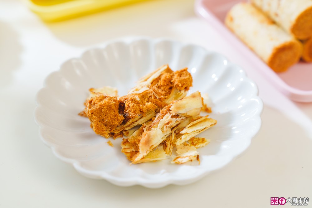 台中中秋禮盒開箱「Kris克里酥 花生+肉鬆爆餡蛋捲禮盒」酥脆爆漿~滿嘴蛋香一次滿足│宅配團購蛋捲推薦│中秋禮盒推薦2025