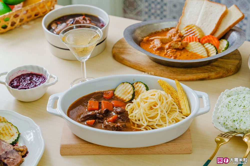 加熱5分鐘環遊世界「KKLife 冷凍料理包開箱」日式牛肉咖哩/法式紅酒燉牛肉/印度奶油咖哩，宅家吃異國料理超簡單