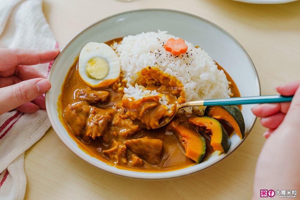 加熱5分鐘環遊世界「KKLife 冷凍料理包開箱」日式牛肉咖哩/法式紅酒燉牛肉/印度奶油咖哩，宅家吃異國料理超簡單