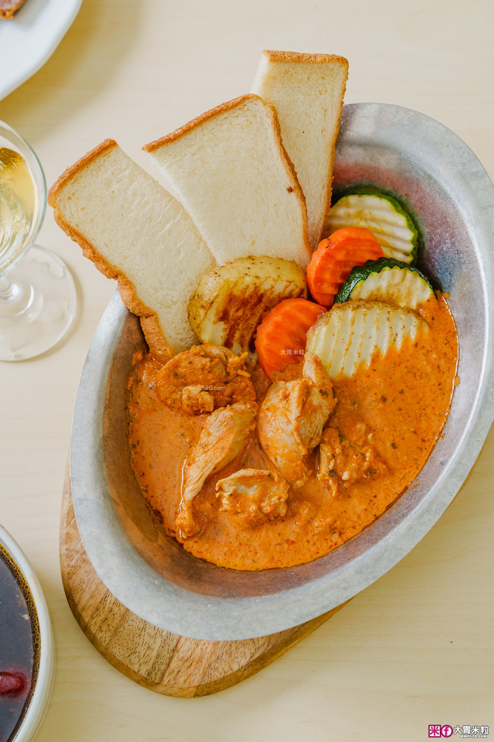 加熱5分鐘環遊世界「KKLife 冷凍料理包開箱」日式牛肉咖哩/法式紅酒燉牛肉/印度奶油咖哩，宅家吃異國料理超簡單