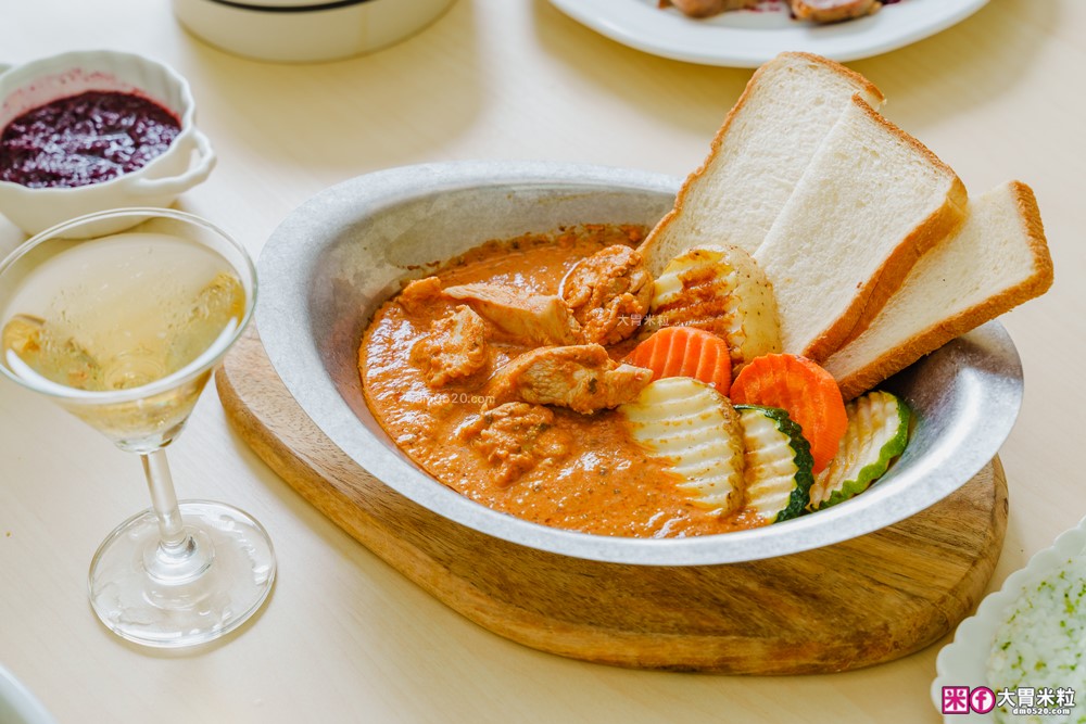 加熱5分鐘環遊世界「KKLife 冷凍料理包開箱」日式牛肉咖哩/法式紅酒燉牛肉/印度奶油咖哩，宅家吃異國料理超簡單