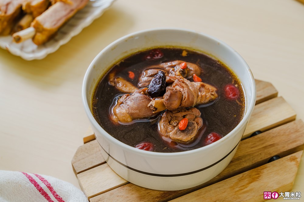 加熱5分鐘環遊世界「KKLife 冷凍料理包開箱」日式牛肉咖哩/法式紅酒燉牛肉/印度奶油咖哩，宅家吃異國料理超簡單