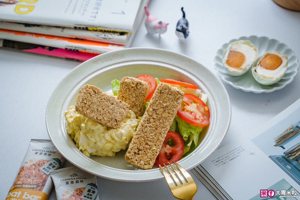 全家超商開箱~飲控燕麥零食推薦│宴麥森林新品「胡椒鹹蛋黃燕麥棒+五香海苔燕麥棒」台西合併碰撞新滋味