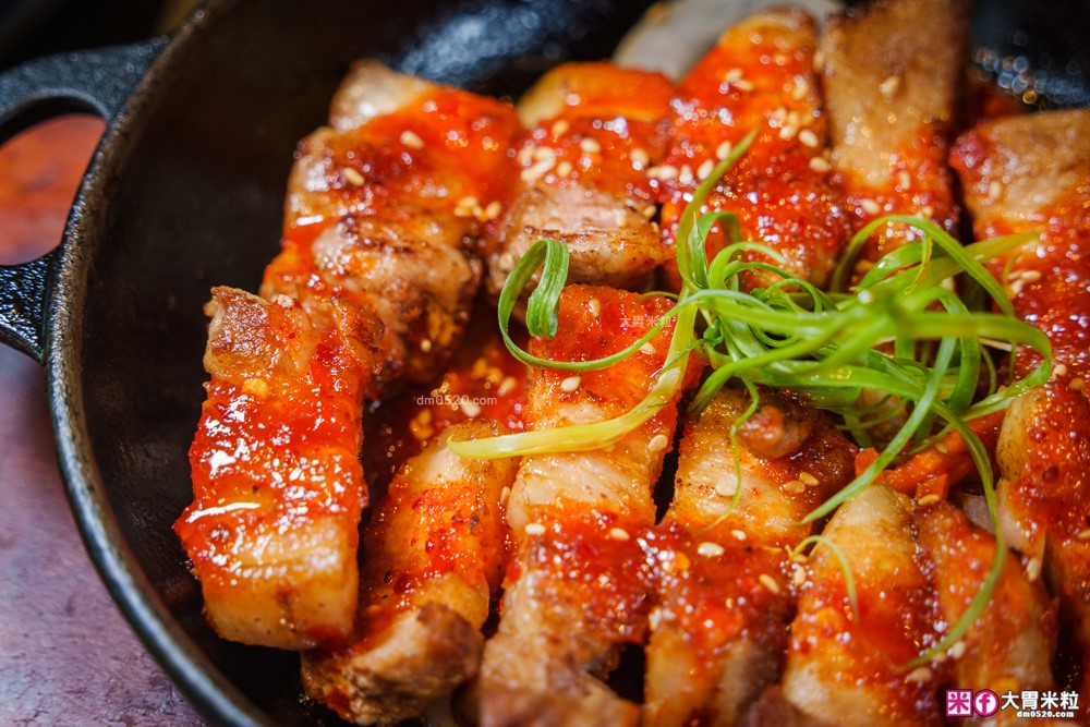 築間「紫木槿韓餐酒館」插旗台北大巨蛋~超Chill韓式料理+燒啤，看球聽演唱會聚餐必吃│捷運國父紀念館站美食推薦│台北韓式料理推薦