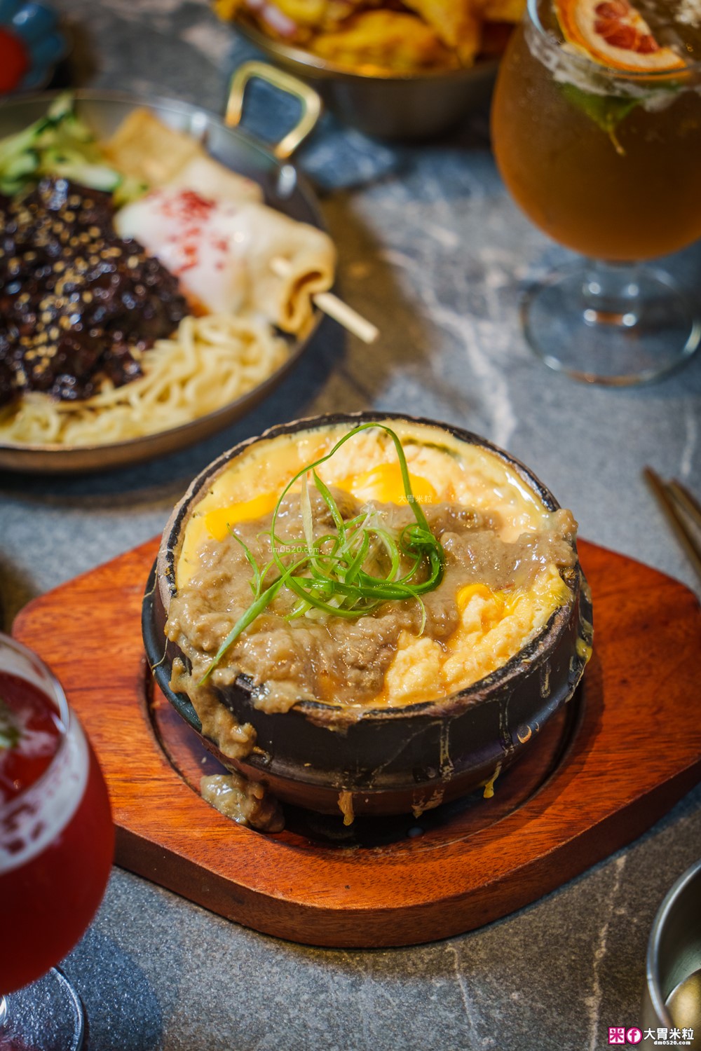 築間「紫木槿韓餐酒館」插旗台北大巨蛋~超Chill韓式料理+燒啤，看球聽演唱會聚餐必吃│捷運國父紀念館站美食推薦│台北韓式料理推薦