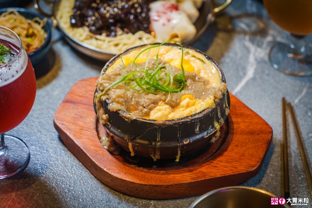 築間「紫木槿韓餐酒館」插旗台北大巨蛋~超Chill韓式料理+燒啤，看球聽演唱會聚餐必吃│捷運國父紀念館站美食推薦│台北韓式料理推薦