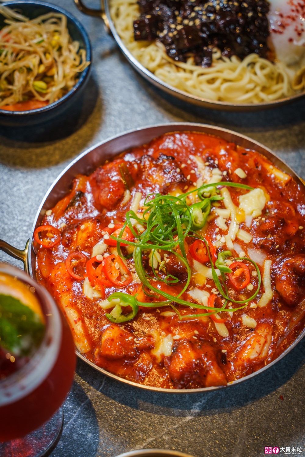 築間「紫木槿韓餐酒館」插旗台北大巨蛋~超Chill韓式料理+燒啤，看球聽演唱會聚餐必吃│捷運國父紀念館站美食推薦│台北韓式料理推薦