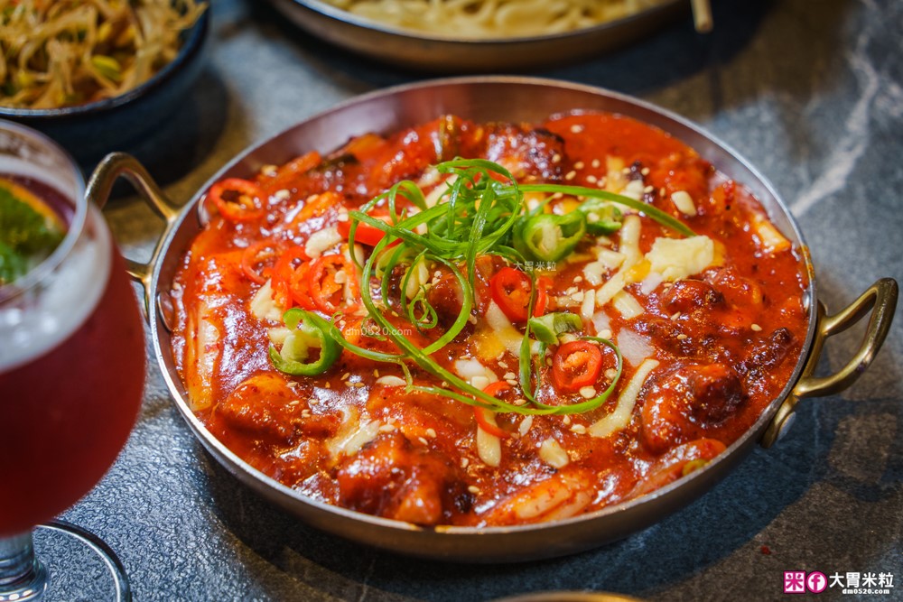 築間「紫木槿韓餐酒館」插旗台北大巨蛋~超Chill韓式料理+燒啤，看球聽演唱會聚餐必吃│捷運國父紀念館站美食推薦│台北韓式料理推薦