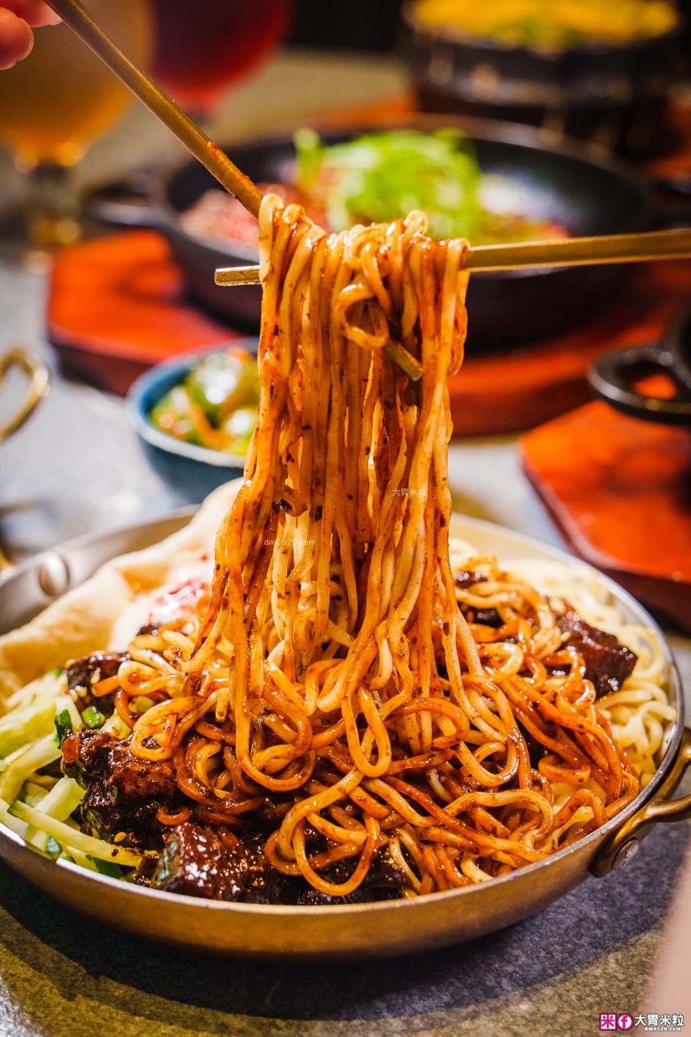 築間「紫木槿韓餐酒館」插旗台北大巨蛋~超Chill韓式料理+燒啤，看球聽演唱會聚餐必吃│捷運國父紀念館站美食推薦│台北韓式料理推薦