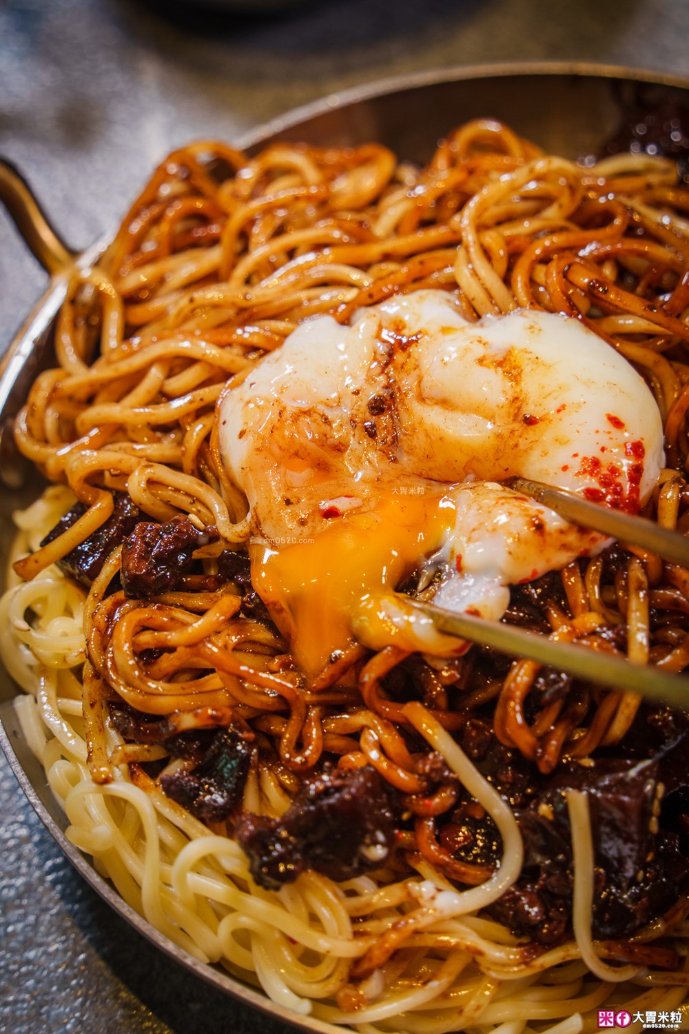 築間「紫木槿韓餐酒館」插旗台北大巨蛋~超Chill韓式料理+燒啤，看球聽演唱會聚餐必吃│捷運國父紀念館站美食推薦│台北韓式料理推薦