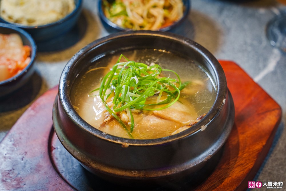 築間「紫木槿韓餐酒館」插旗台北大巨蛋~超Chill韓式料理+燒啤，看球聽演唱會聚餐必吃│捷運國父紀念館站美食推薦│台北韓式料理推薦