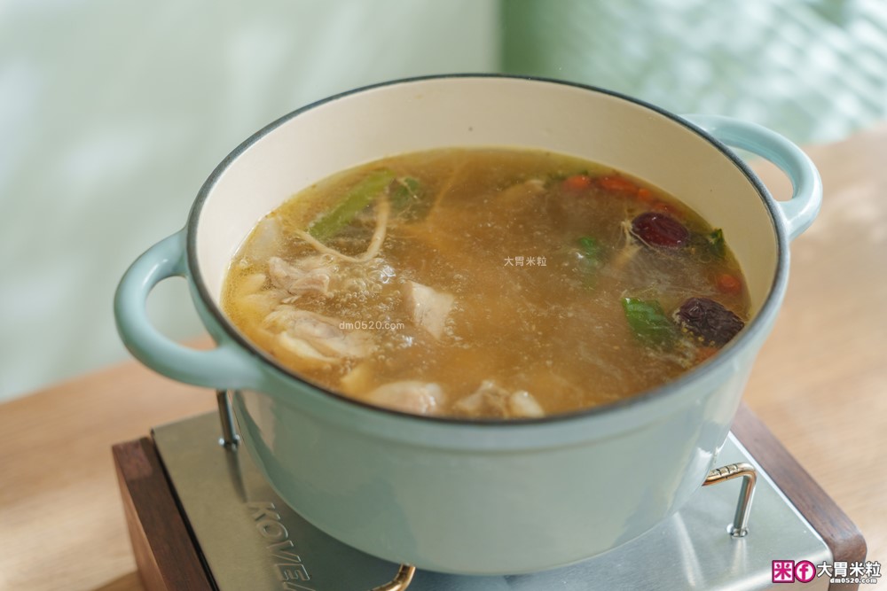 Costco好市多美食必買推薦「名廚美饌人蔘雞湯」覆熱5分鐘開喝~上班族冬季進補不用等│人蔘雞湯創意吃法推薦