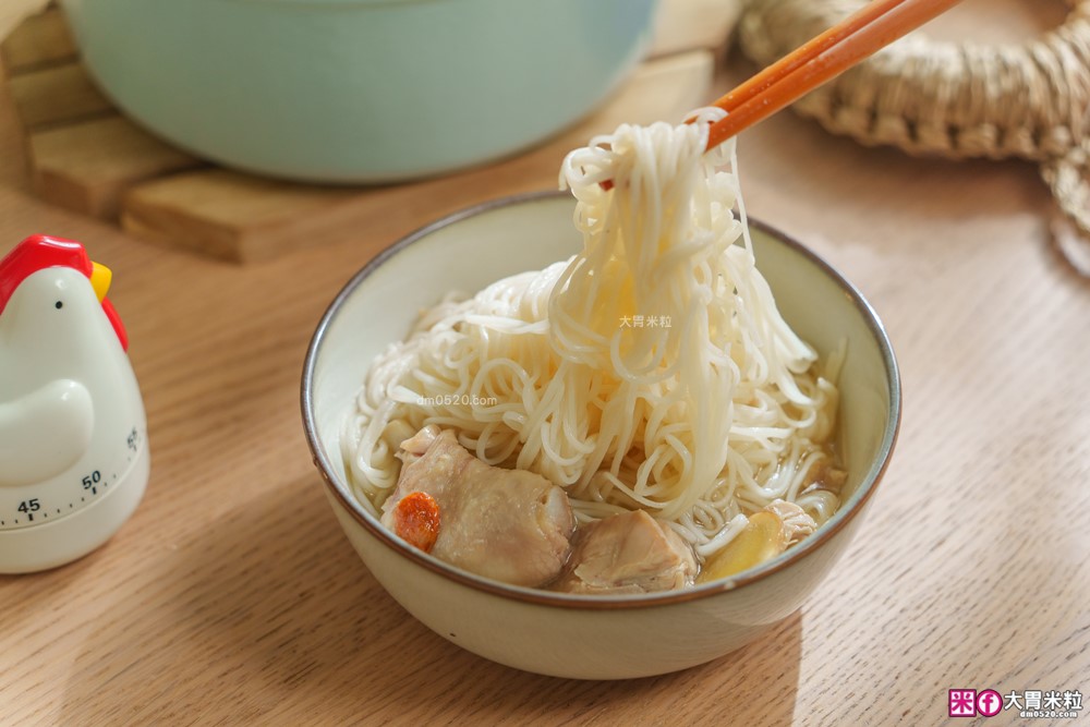 Costco好市多美食必買推薦「名廚美饌人蔘雞湯」覆熱5分鐘開喝~上班族冬季進補不用等│人蔘雞湯創意吃法推薦