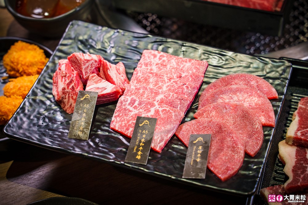肉控聚餐慶生首選「赤富士日式無煙燒肉鍋物」日本A5+澳洲M9和牛吃到飽，大台北燒肉吃到飽推薦TOP1