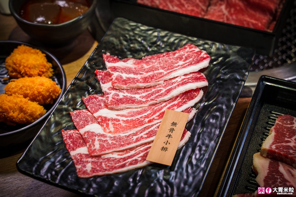 肉控聚餐慶生首選「赤富士日式無煙燒肉鍋物」日本A5+澳洲M9和牛吃到飽，大台北燒肉吃到飽推薦TOP1