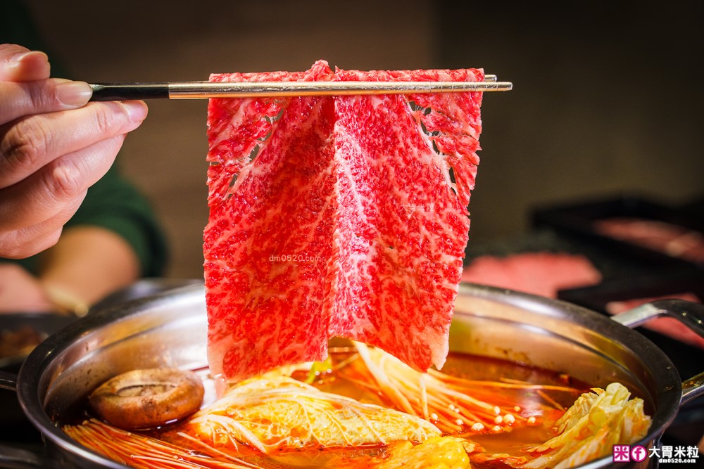 肉控聚餐慶生首選「赤富士日式無煙燒肉鍋物」日本A5+澳洲M9和牛吃到飽，大台北燒肉吃到飽推薦TOP1