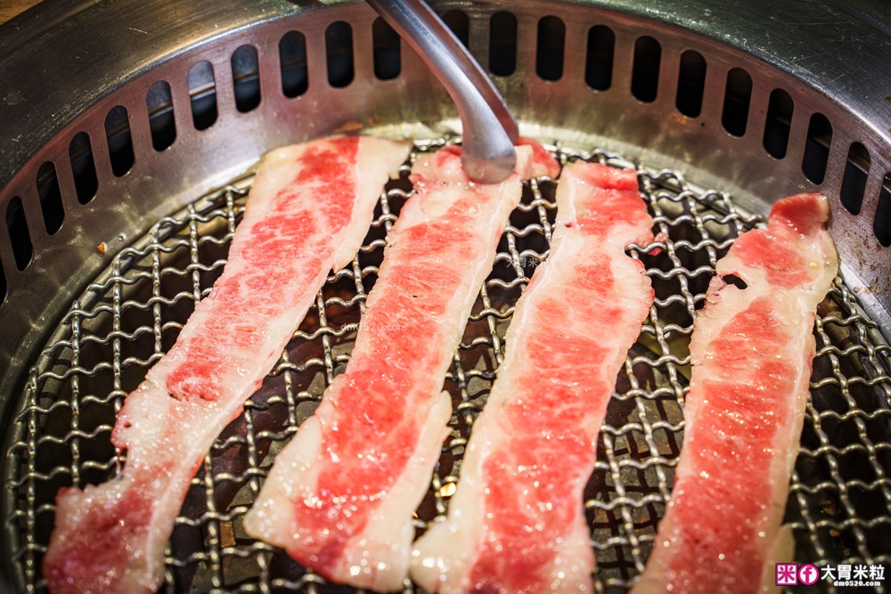 肉控聚餐慶生首選「赤富士日式無煙燒肉鍋物」日本A5+澳洲M9和牛吃到飽，大台北燒肉吃到飽推薦TOP1