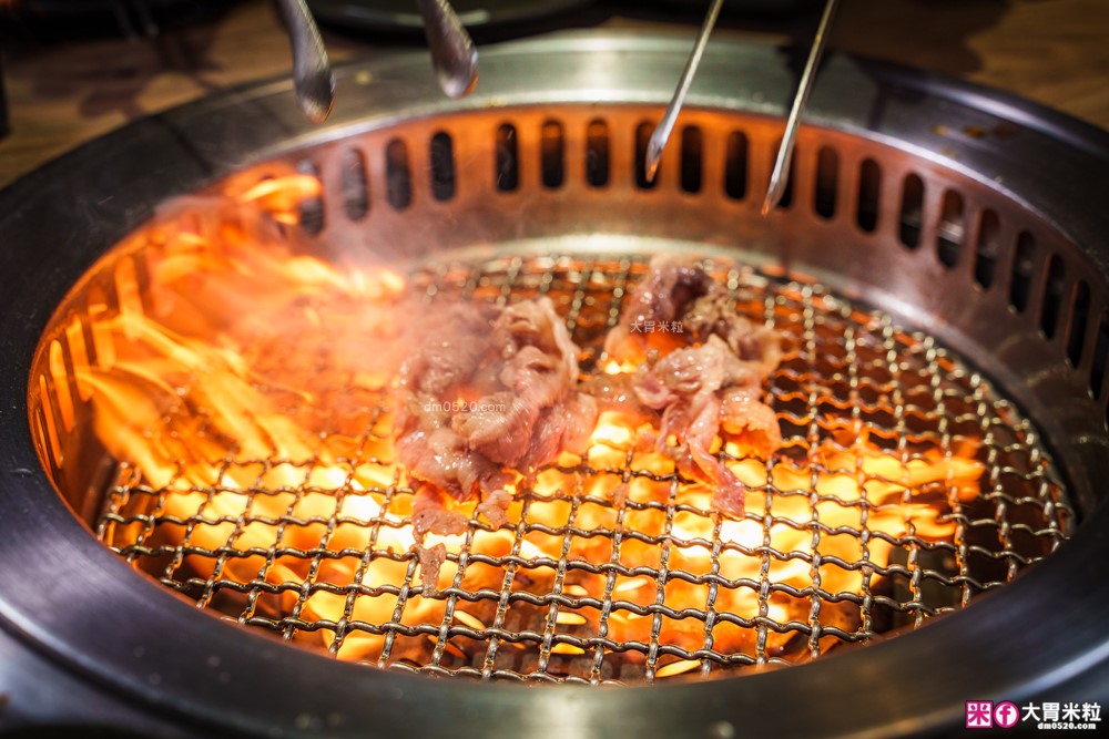 肉控聚餐慶生首選「赤富士日式無煙燒肉鍋物」日本A5+澳洲M9和牛吃到飽，大台北燒肉吃到飽推薦TOP1