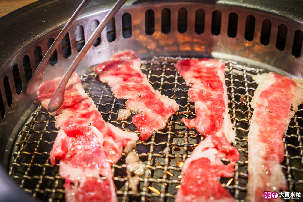 肉控聚餐慶生首選「赤富士日式無煙燒肉鍋物」日本A5+澳洲M9和牛吃到飽，大台北燒肉吃到飽推薦TOP1